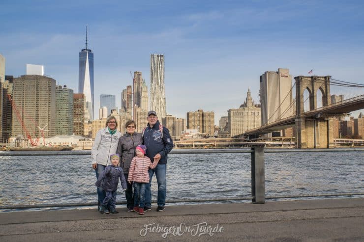 Manhattan Skyline mit Brooklyn Bridge